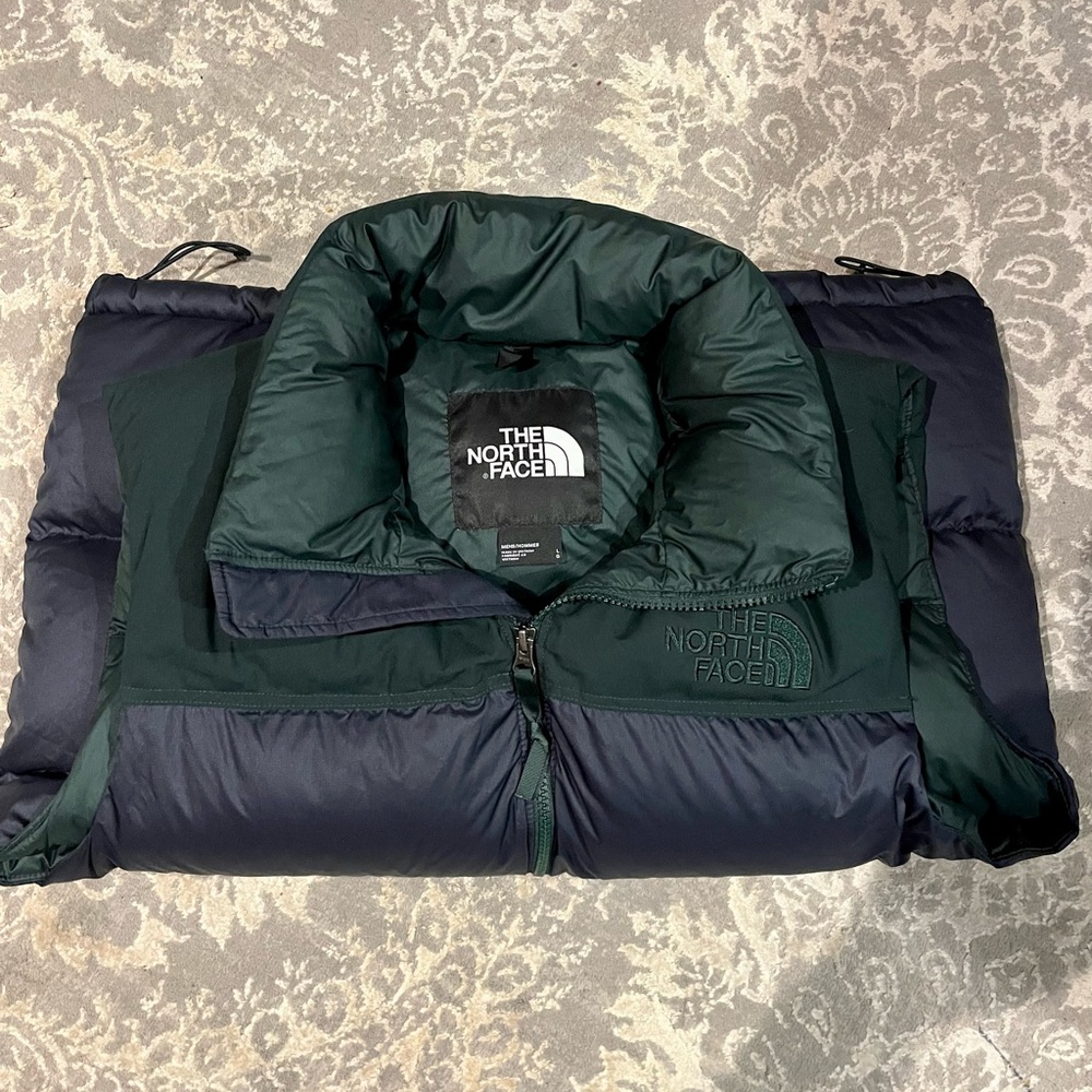 Never Worn North Face Puffer Vest w/Hood